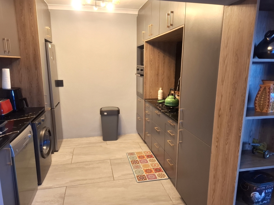 To Let 2 Bedroom Property for Rent in Bloubergstrand Western Cape